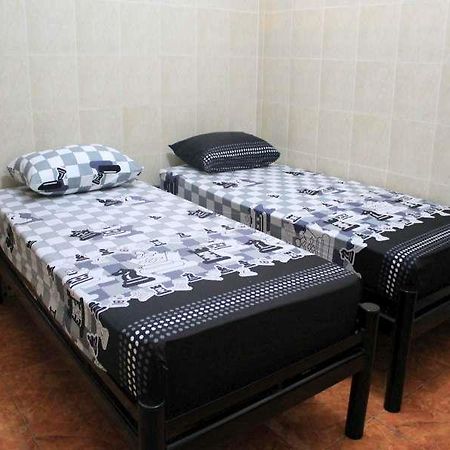 Tri Star Homestay Madiun Exterior foto